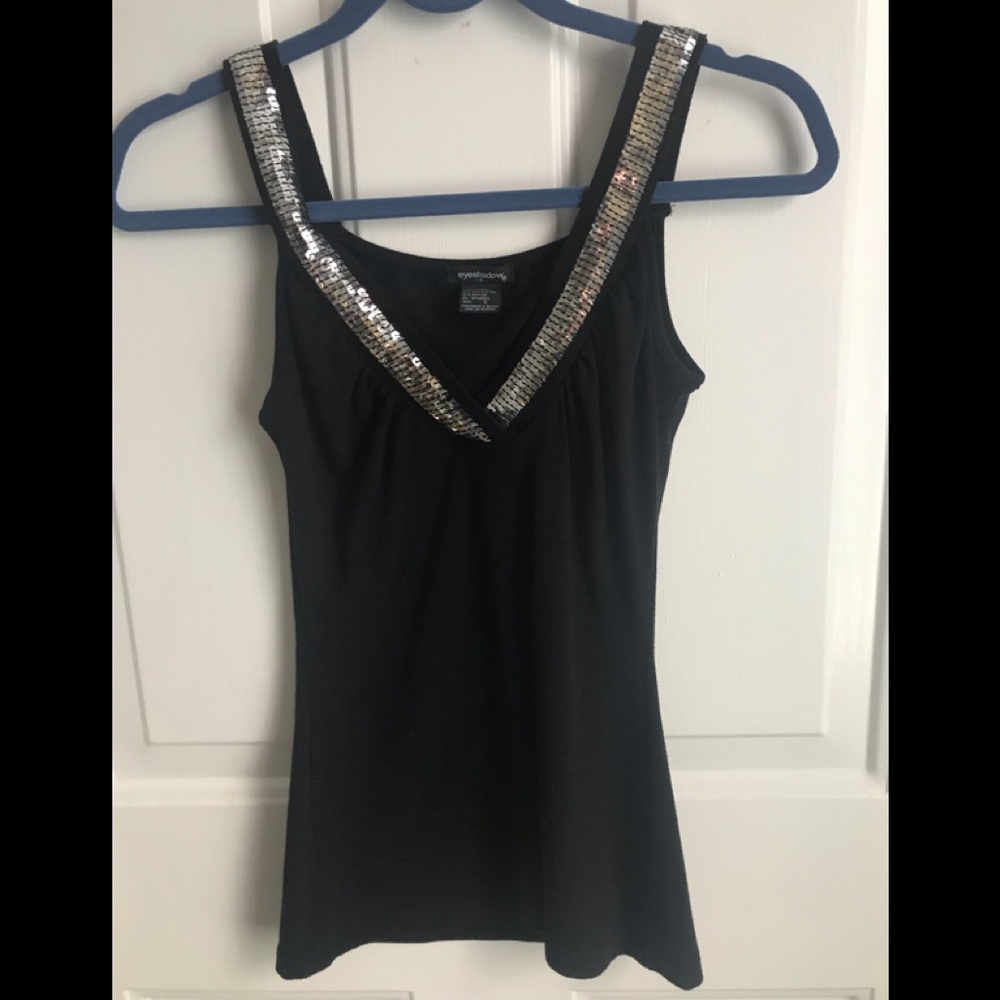 Comfortable tank with a silver sequin trim